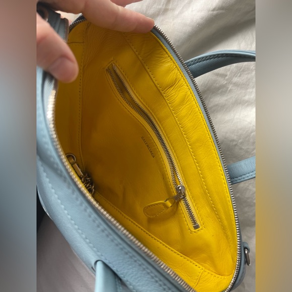 Balenciaga triangle - Picture 7 of 7